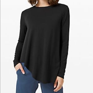 Black long sleeved lululemon top Sz 6